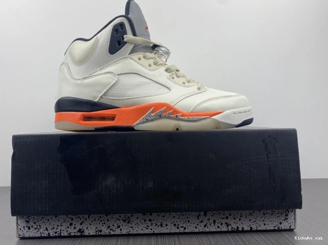Total Jordan Orange Retro DC1060-100 5 0613
